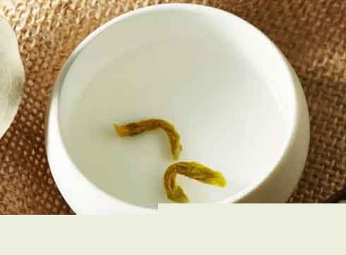 石斛泡水喝的图片